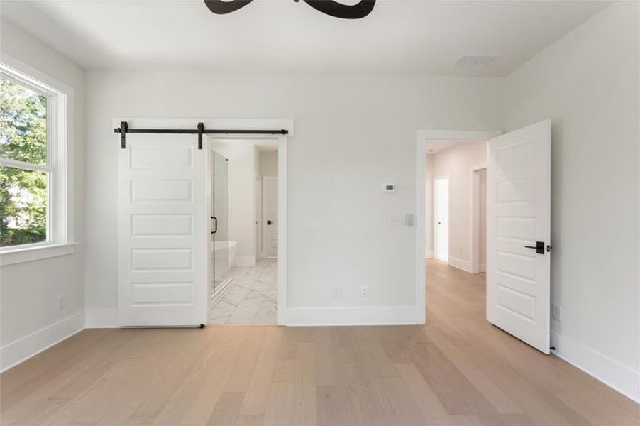 Spacious, unfurnished interior of a new home in , Smyrna (Image 25).