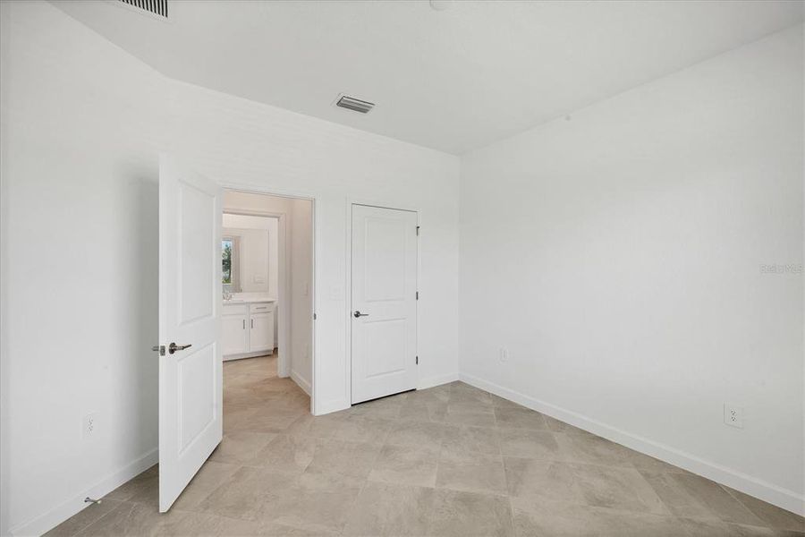 Spacious, unfurnished interior of a new home in , Port Charlotte (Image 15).