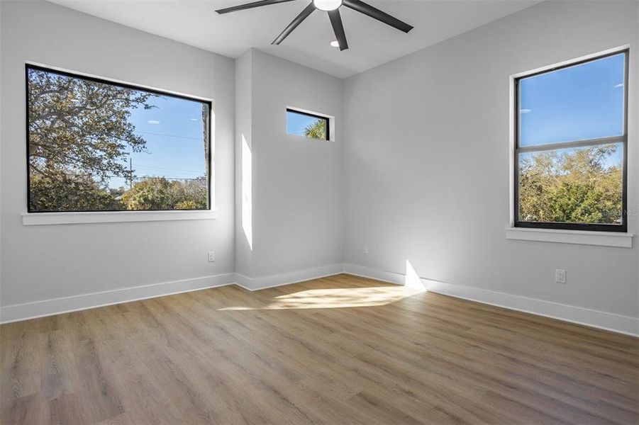 Spacious, unfurnished interior of a new home in , Tampa (Image 26).