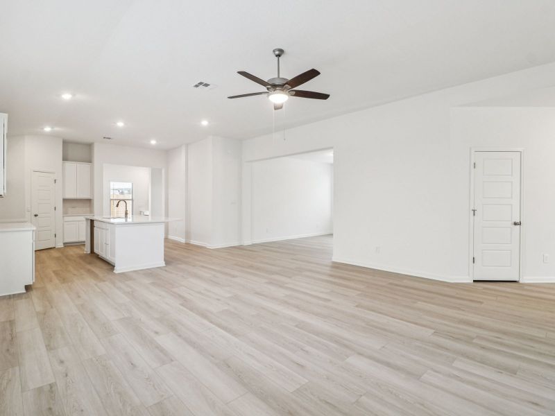 Spacious, unfurnished interior of a new home in Kallison Ranch, San Antonio (Image 20).