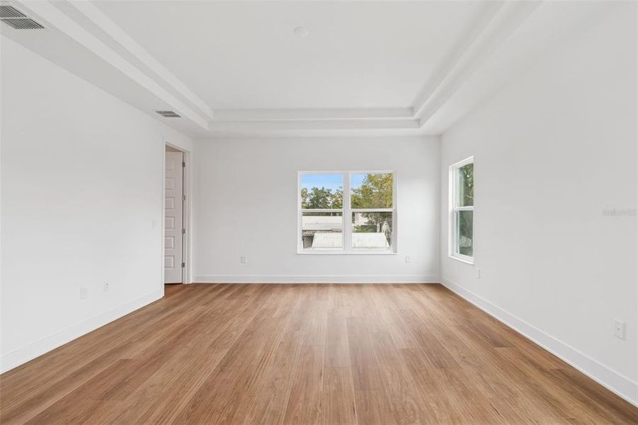 Spacious, unfurnished interior of a new home in , Tampa (Image 24).