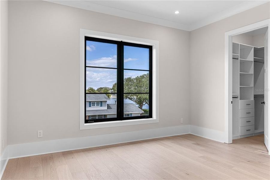 Spacious, unfurnished interior of a new home in , St. Petersburg (Image 22).