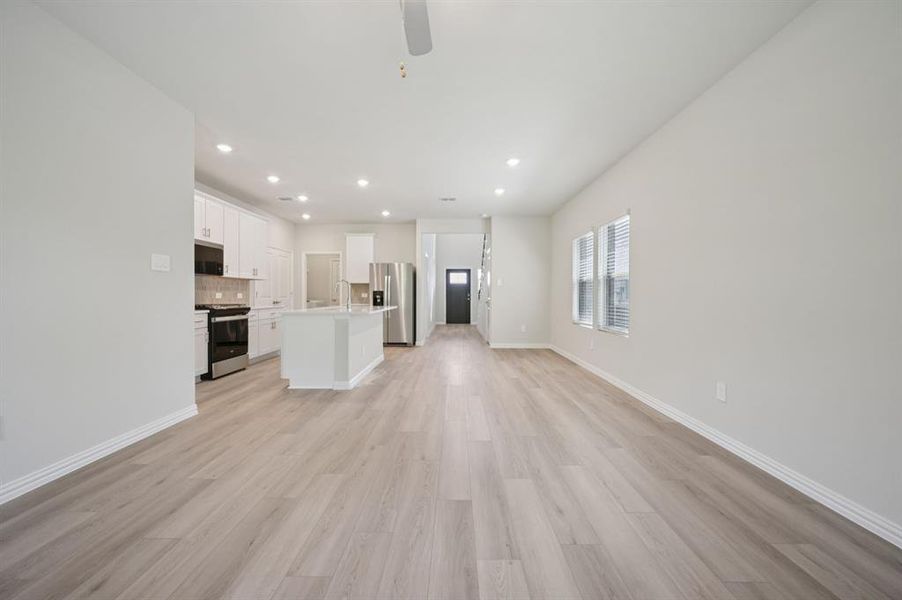 Photo is not of the actual home, but is an inspirational photo of builder’s model home and may depict options, furnishings, and/or decorator features that are not included. Photo is not of the actual home, but is an inspirational photo of builder’s model home and may depict options, furnishings, and/or decorator features that are not included.