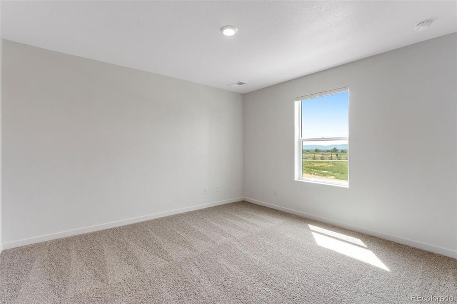 Spacious, unfurnished interior of a new home in Vista Meadows, Fort Lupton (Image 18).