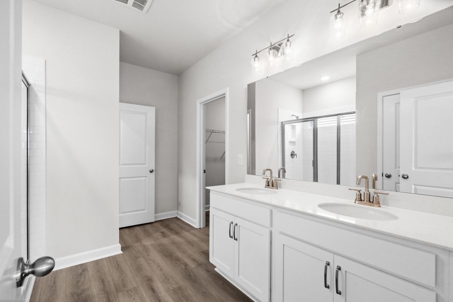 Furnished interior view inside a new home in , Ravenel (Image 7).