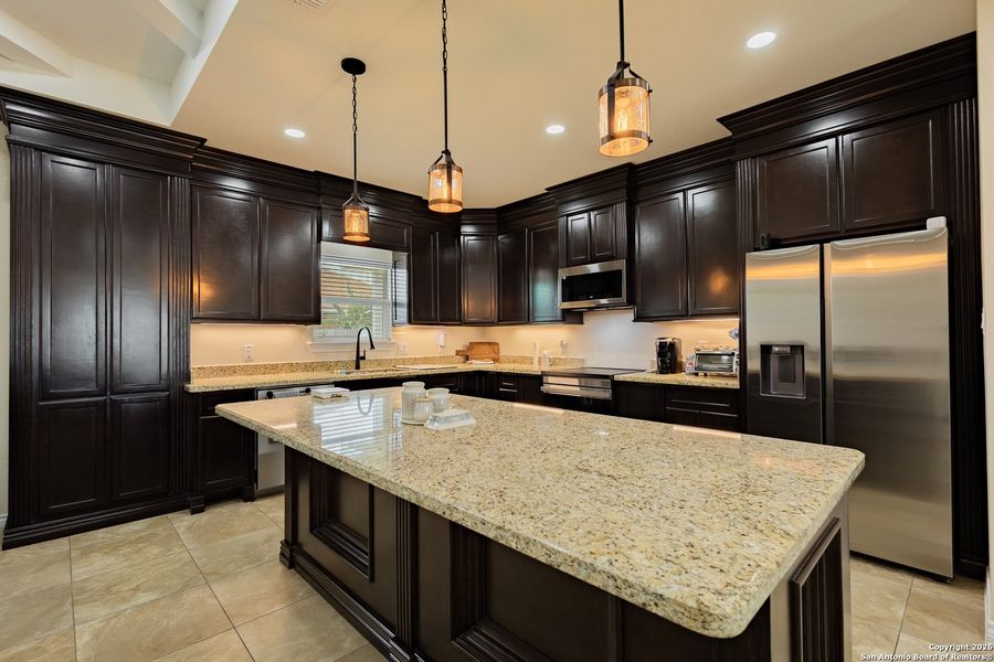Furnished interior view inside a new home in , Uvalde (Image 27).