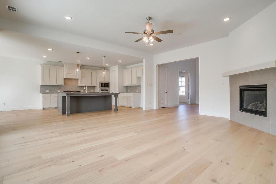 Representative furnished interior of a home built from the Eleanor by Graham Hart Home Builder in Sweetgrass, Haslet (Image 16).