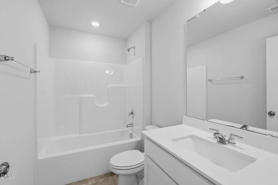 SUN_Sagecroft_Pic_Spencer_QMI_74_Bath3_1