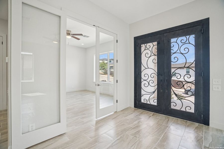 Spacious, unfurnished interior of a new home in , San Antonio (Image 24).