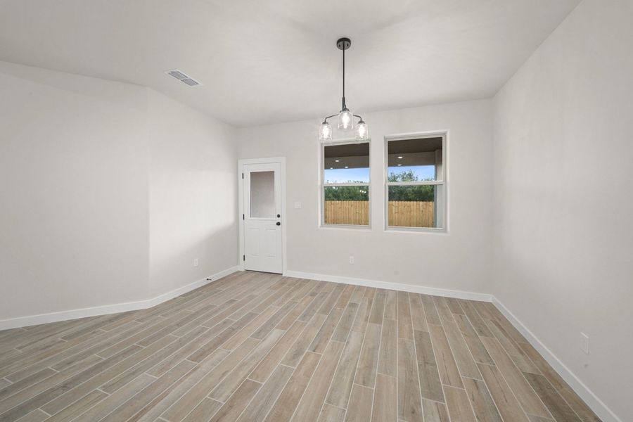 Spacious, unfurnished interior of a new home in Alberta Heights, Edinburg (Image 15).