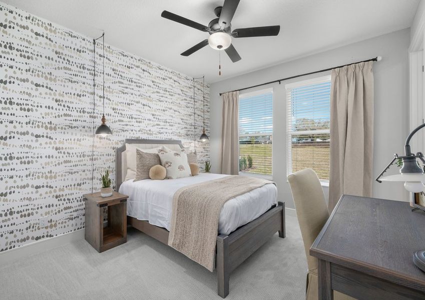 Secondary bedroom with ceiling fan.