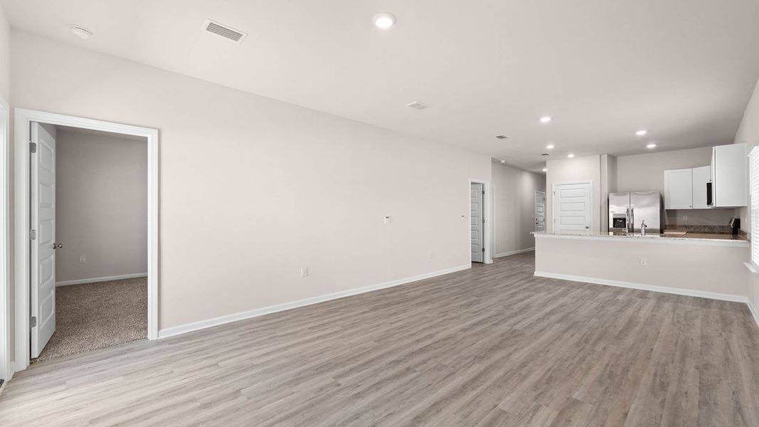 Spacious, unfurnished interior of a new home in Liberty, Panama City (Image 16).