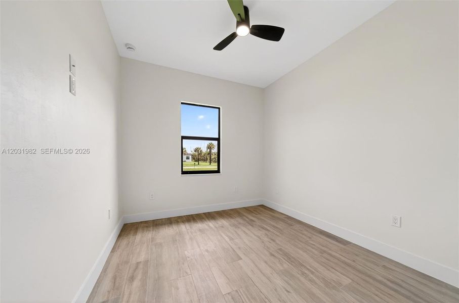 Spacious, unfurnished interior of a new home in , Naples (Image 39).