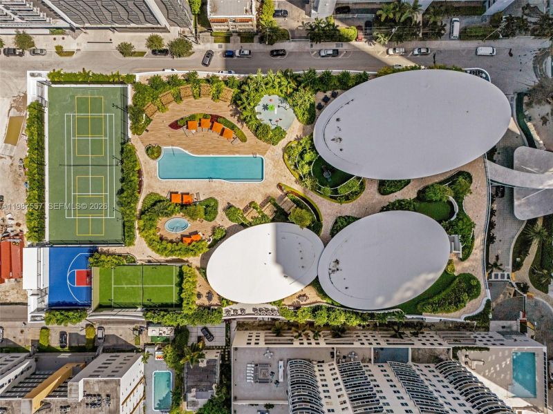 Community amenities in Aria Reserve, Miami (Image 36).