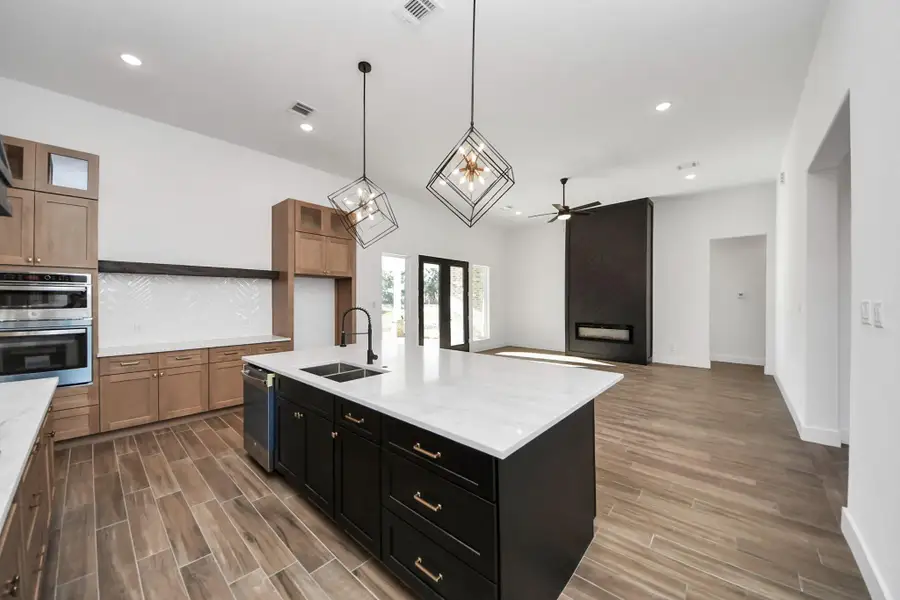 Furnished interior view inside a new home in , Rosharon (Image 7).