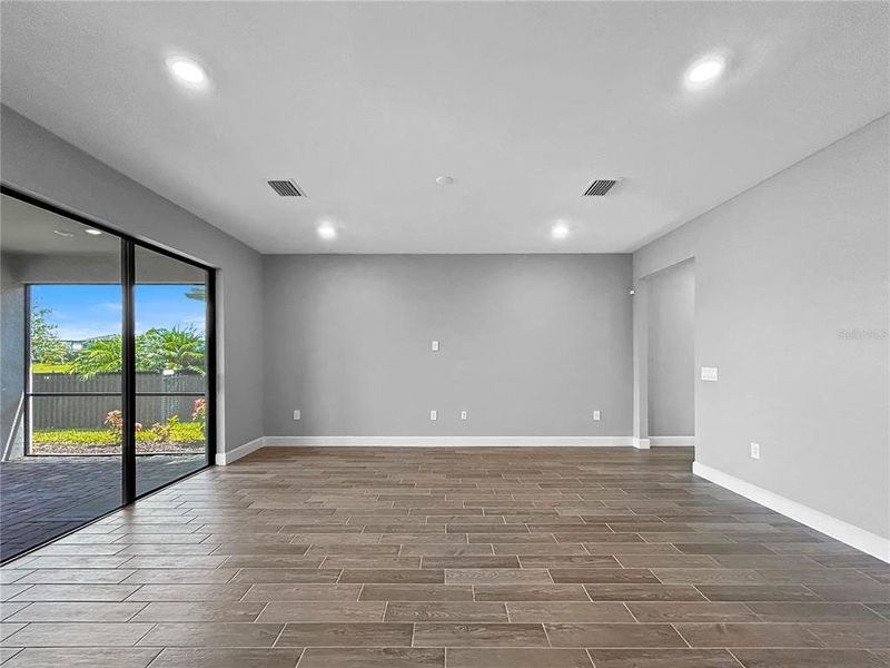 Spacious, unfurnished interior of a new home in , Lakewood Ranch (Image 29).