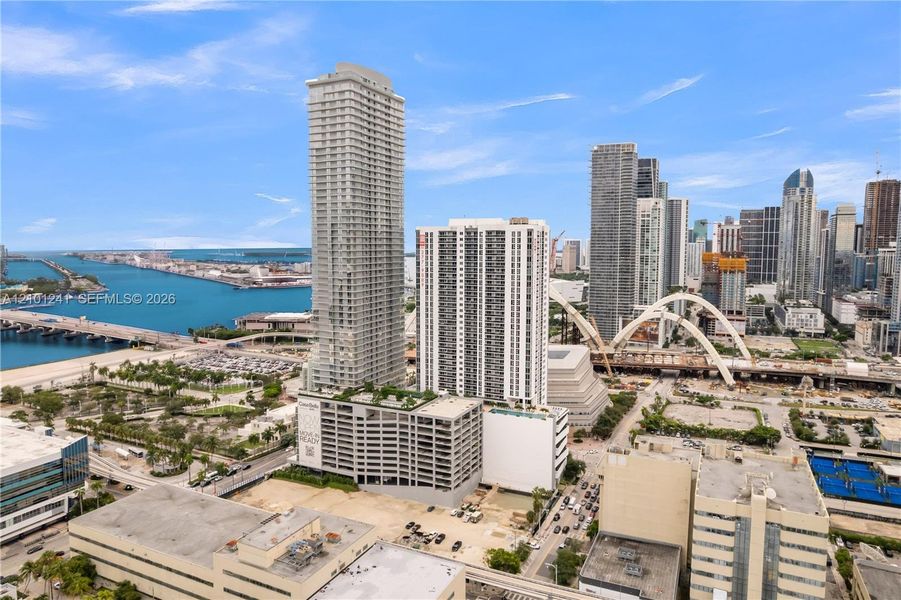 Condo located in Miami, FL showcasing its design and architecture (Image 4). Condo located in Miami, FL showcasing its design and architecture (Image 4).