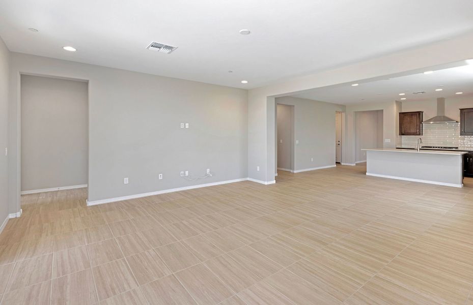 Spacious, unfurnished interior of a new home in Vistoso Canyon Estates, Oro Valley (Image 17). Spacious, unfurnished interior of a new home in Vistoso Canyon Estates, Oro Valley (Image 17).
