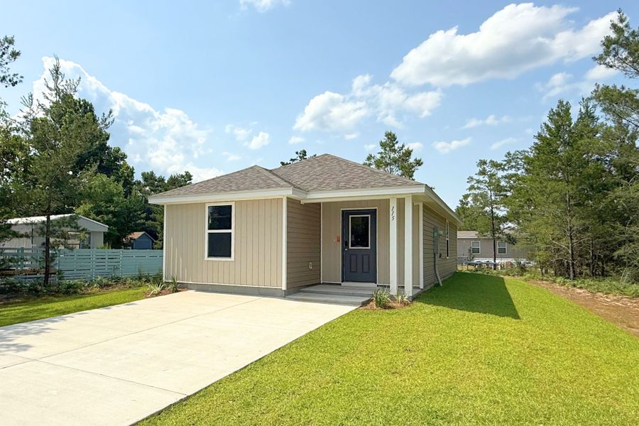 Front exterior of a new home in Mossy Head, Defuniak Springs, FL, highlighting curb appeal (Image 1). Front exterior of a new home in Mossy Head, Defuniak Springs, FL, highlighting curb appeal (Image 1).