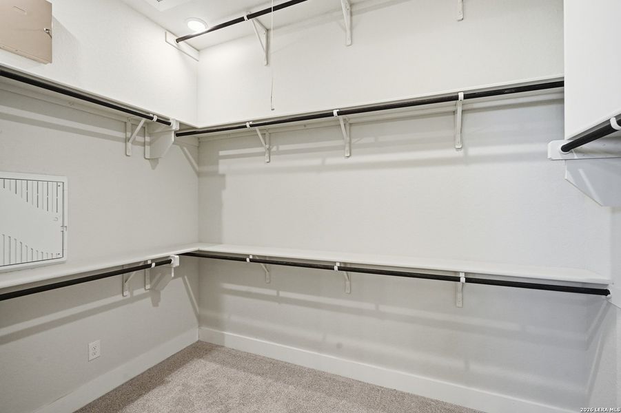 Spacious, unfurnished interior of a new home in Sienna Lakes, San Antonio (Image 30).