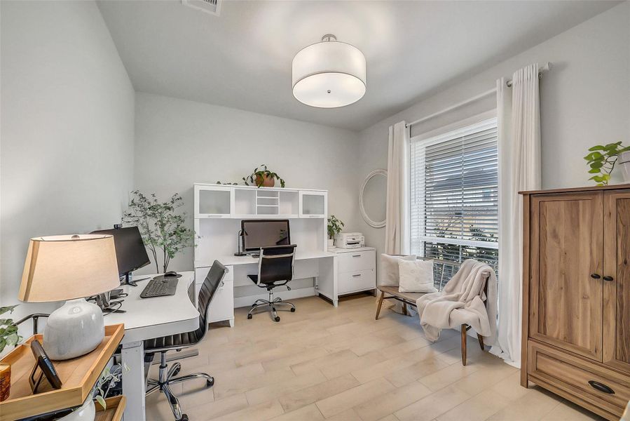 Furnished interior view inside a new home in Beacon Hill, Waller (Image 10).