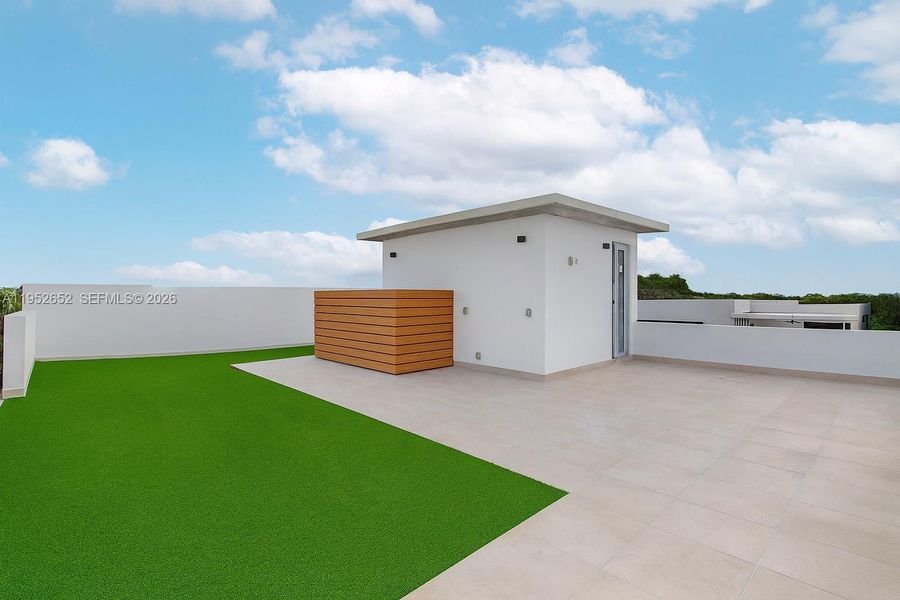 Exterior details and patio area of a home in , Miami (Image 23).