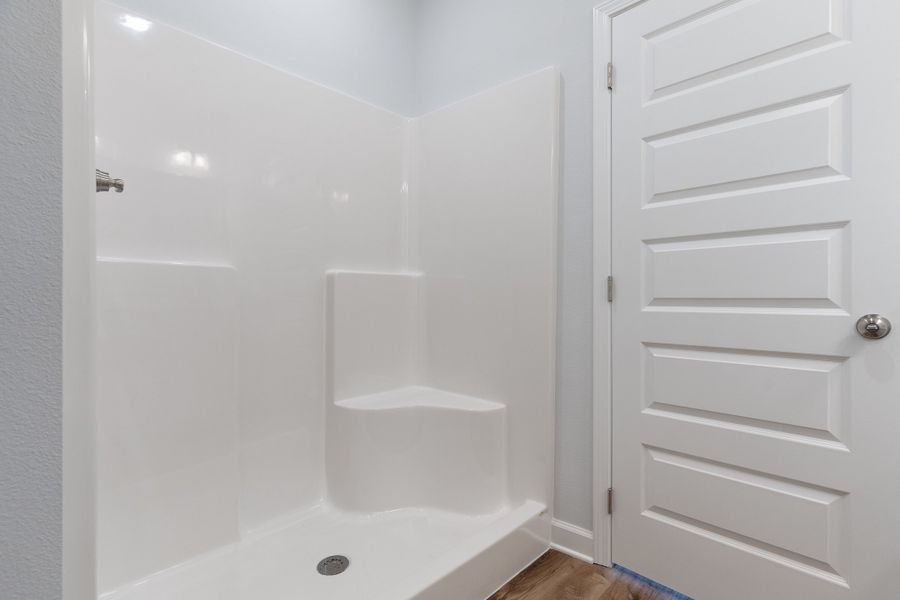 Spacious, unfurnished interior of a new home in Blossom Grove, Crestview (Image 20).