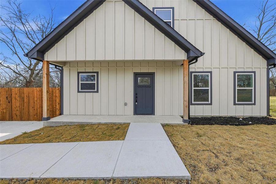 Exterior details and patio area of a home in , Fort Worth (Image 4).