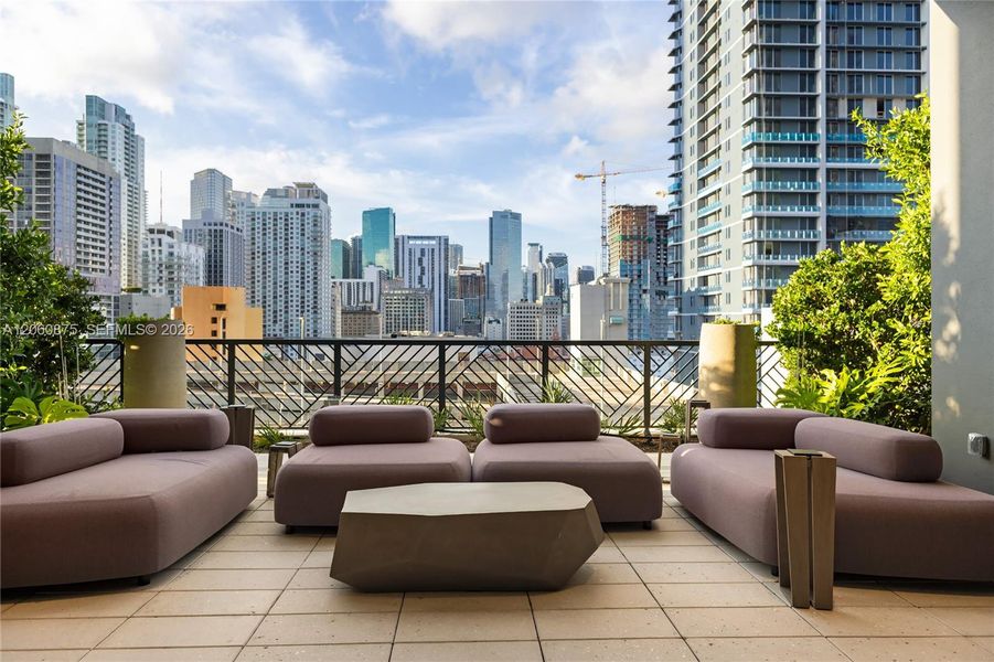 Condo located in Miami, FL showcasing its design and architecture (Image 3).