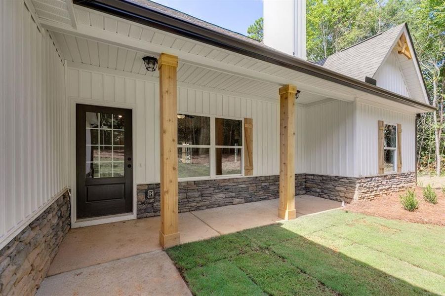 Exterior details and patio area of a home in , Cedartown (Image 4).