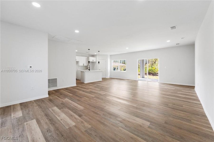 Spacious, unfurnished interior of a new home in , Lehigh Acres (Image 10).