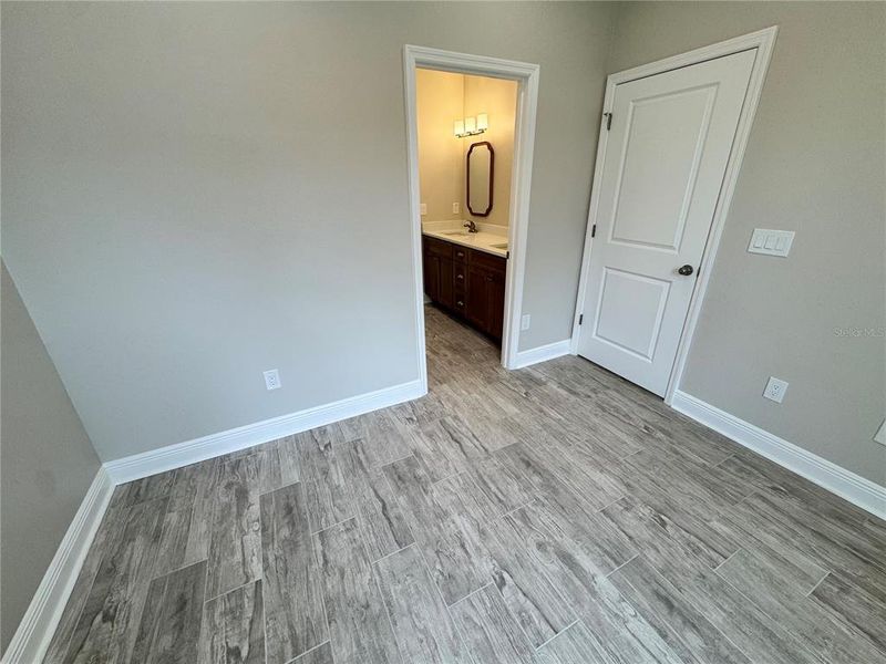 Spacious, unfurnished interior of a new home in , Dade City (Image 27).