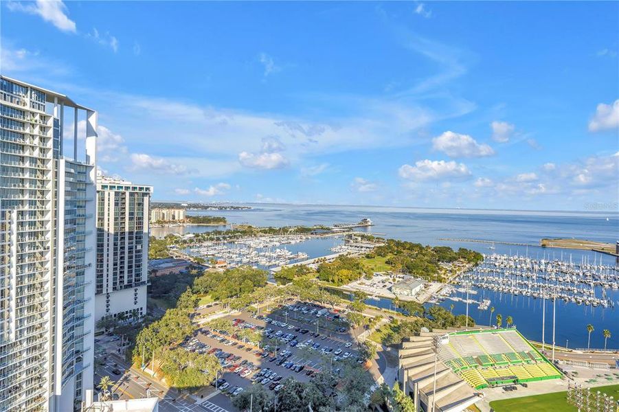 Condo located in St. Petersburg, FL showcasing its design and architecture (Image 23).