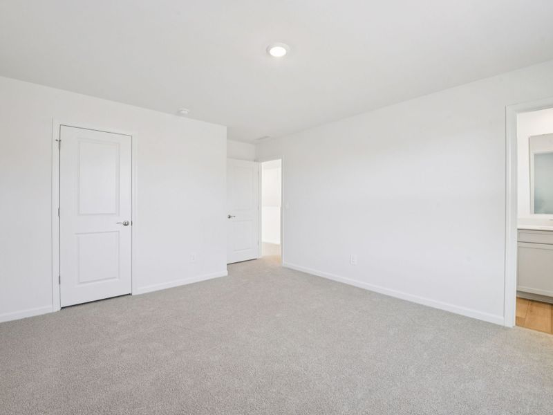 Spacious, unfurnished interior of a new home in Watkins Glen, Raleigh (Image 17).