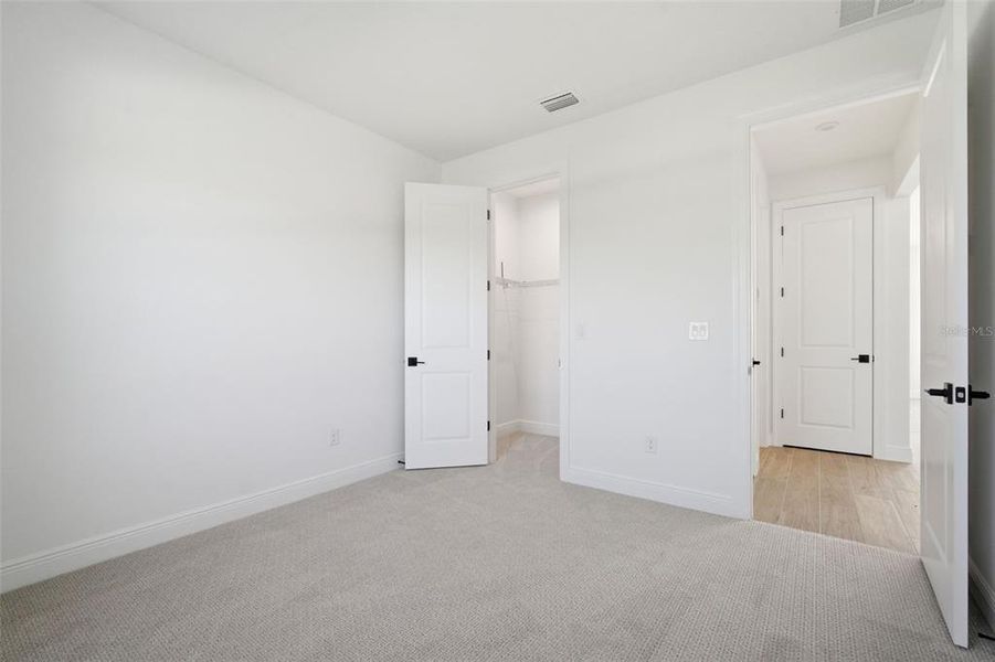 Spacious, unfurnished interior of a new home in Fieldstone, Plant City (Image 61).