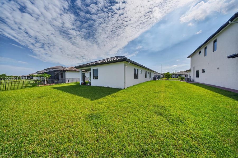 Exterior details and patio area of a home in , Immokalee (Image 3).