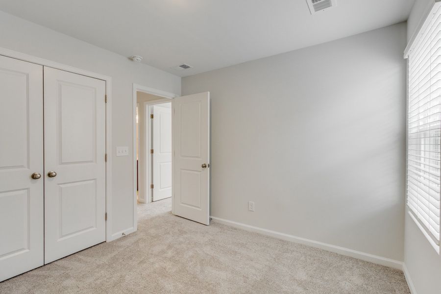 Spacious, unfurnished interior of a new home in Ellington, Elgin (Image 32).