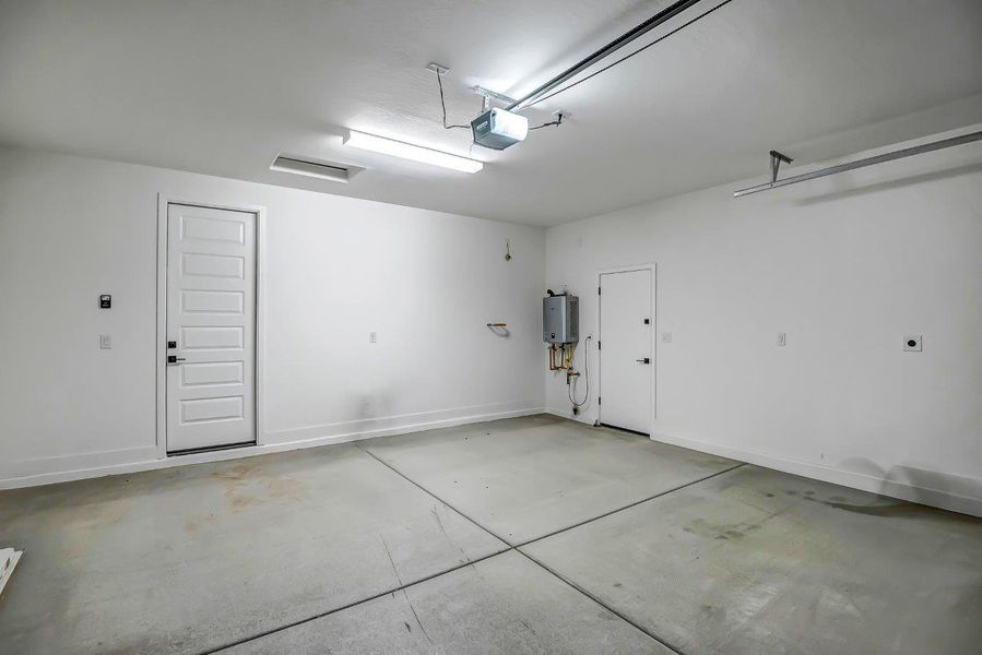 Spacious, unfurnished interior of a new home in Mesquite at North Creek, Queen Creek (Image 21). Spacious, unfurnished interior of a new home in Mesquite at North Creek, Queen Creek (Image 21).