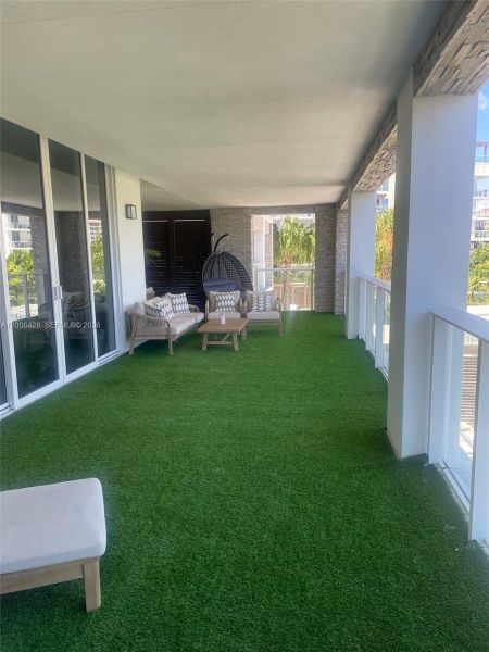 Exterior details and patio area of a home in Alina Residences, Boca Raton (Image 21).