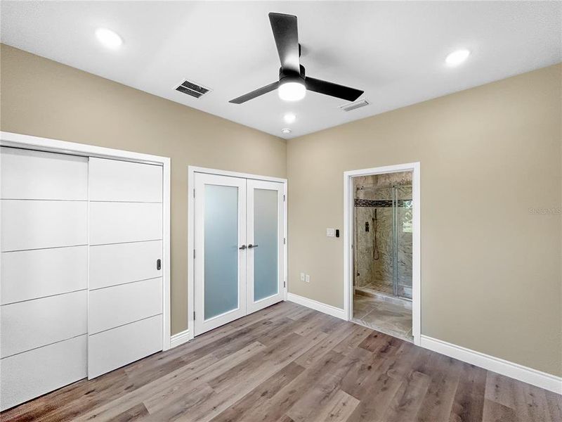 Spacious, unfurnished interior of a new home in , Davenport (Image 18).