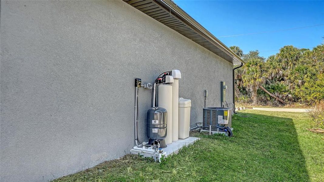 Exterior details and patio area of a home in , North Port (Image 22).