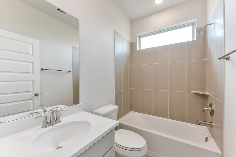 Furnished interior view inside a new home in River Ranch Meadows, Dayton (Image 11).
