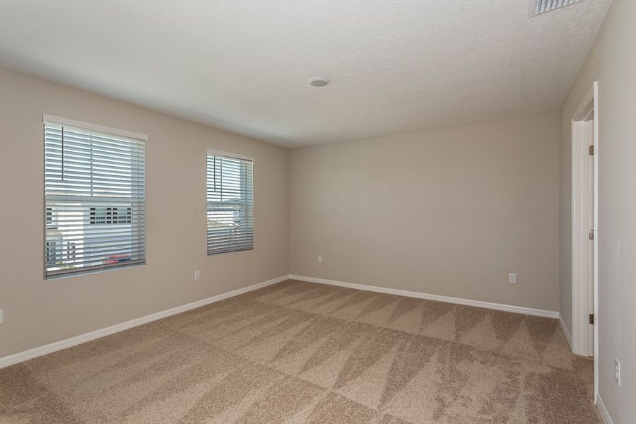 Spacious, unfurnished interior of a new home in Scenic Terrace, Haines City (Image 15).