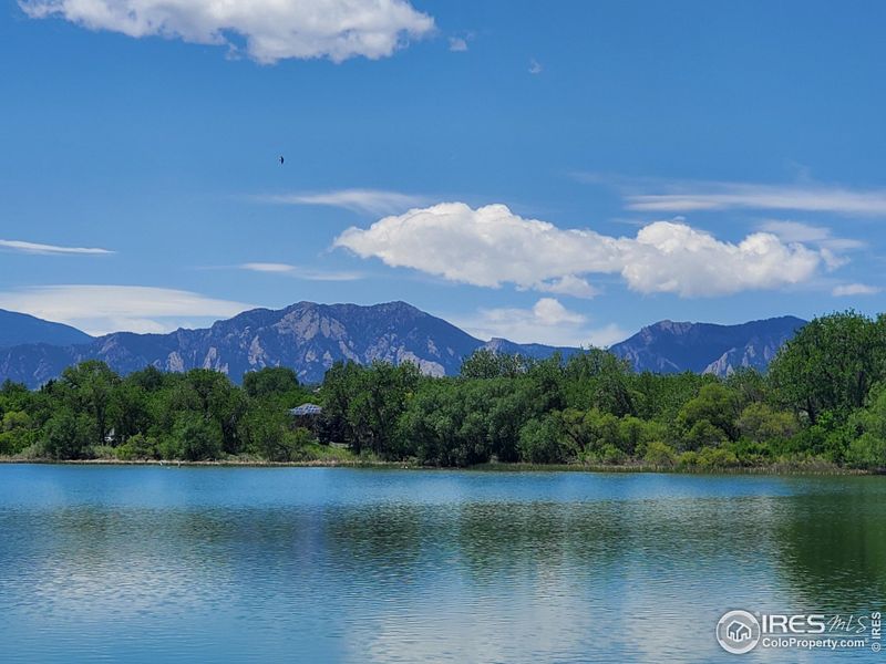 Beautiful Waneka Lake Is In Walking Distance