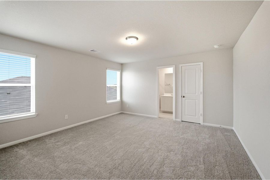 Spacious, unfurnished interior of a new home in Pearlbrook, Texas City (Image 29).