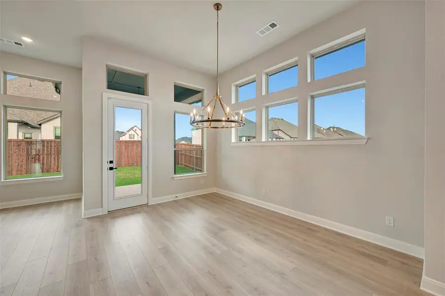 Spacious, unfurnished interior of a new home in Sandbrock Ranch, Aubrey (Image 11).