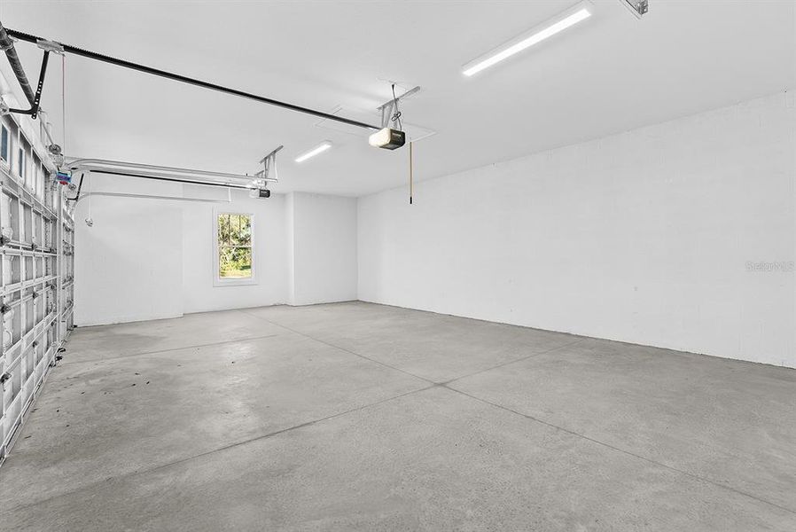 Spacious, unfurnished interior of a new home in , Brooksville (Image 27).