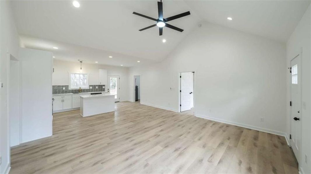 Spacious, unfurnished interior of a new home in , Rome (Image 25).