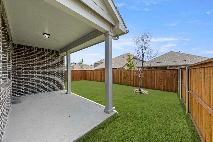 Front exterior of a new home in Creekview Fossil Ridge, Pilot Point, TX, highlighting curb appeal (Image 19). Front exterior of a new home in Creekview Fossil Ridge, Pilot Point, TX, highlighting curb appeal (Image 19).
