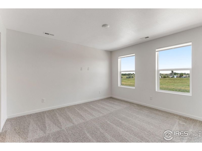 Spacious, unfurnished interior of a new home in Vista Meadows, Fort Lupton (Image 20).